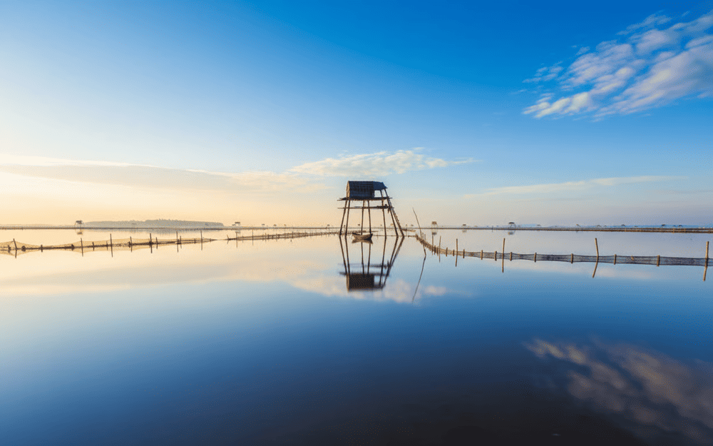 Bãi biển Đồng Châu như mặt hồ tĩnh lặng